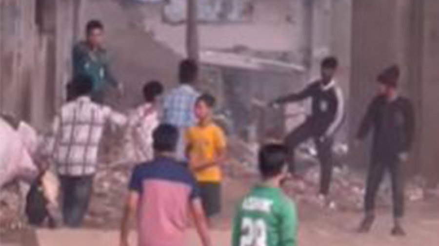 15Feb Naeem/police-attract.jpg